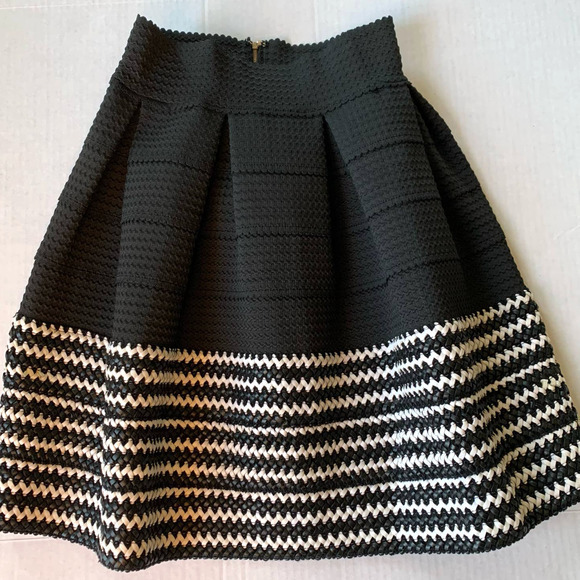 Miami Skirt Size Small‎ Black and White Puffy Skirt - Picture 1 of 9